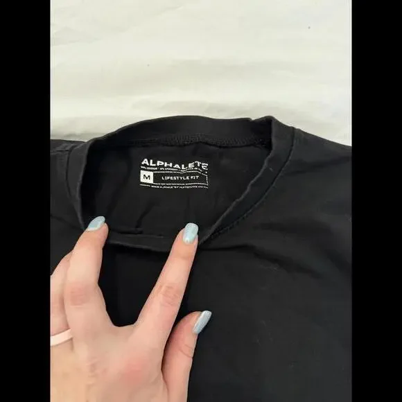 Alphalete Cropped Black T-Shirt - Size M - Picture 2 of 4